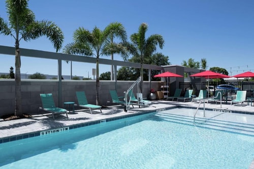 King Studio Suite Near Airport Lakes Park ORL 14 Luxury Bookings