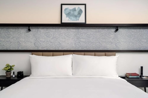 Accessible King Room Near Mercato NYC 1 Luxury Bookings
