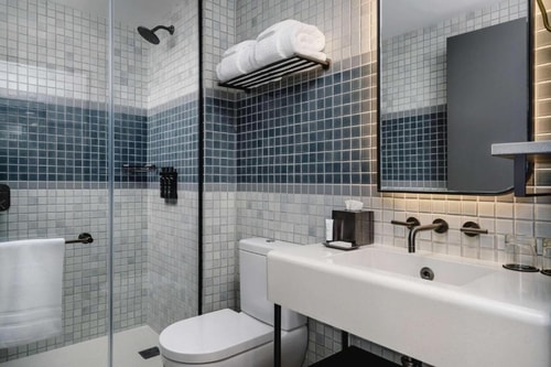 Accessible King Room Near Mercato NYC 4 Luxury Bookings