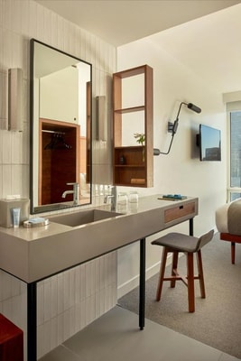 Queen Room Near Oscar Wilde NYC 5 Luxury Bookings