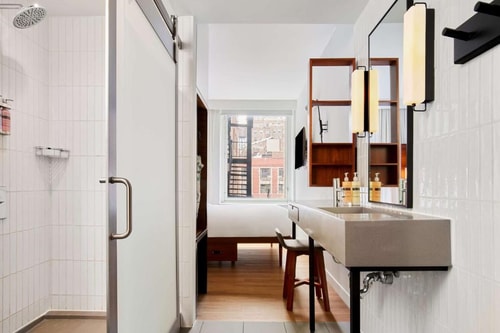Queen Room Near Oscar Wilde NYC 3 Luxury Bookings