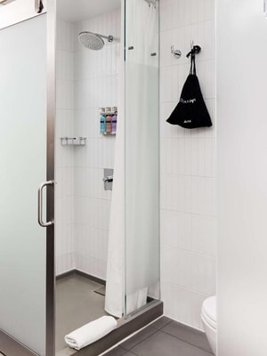 Queen Room Near Oscar Wilde NYC 4 Luxury Bookings