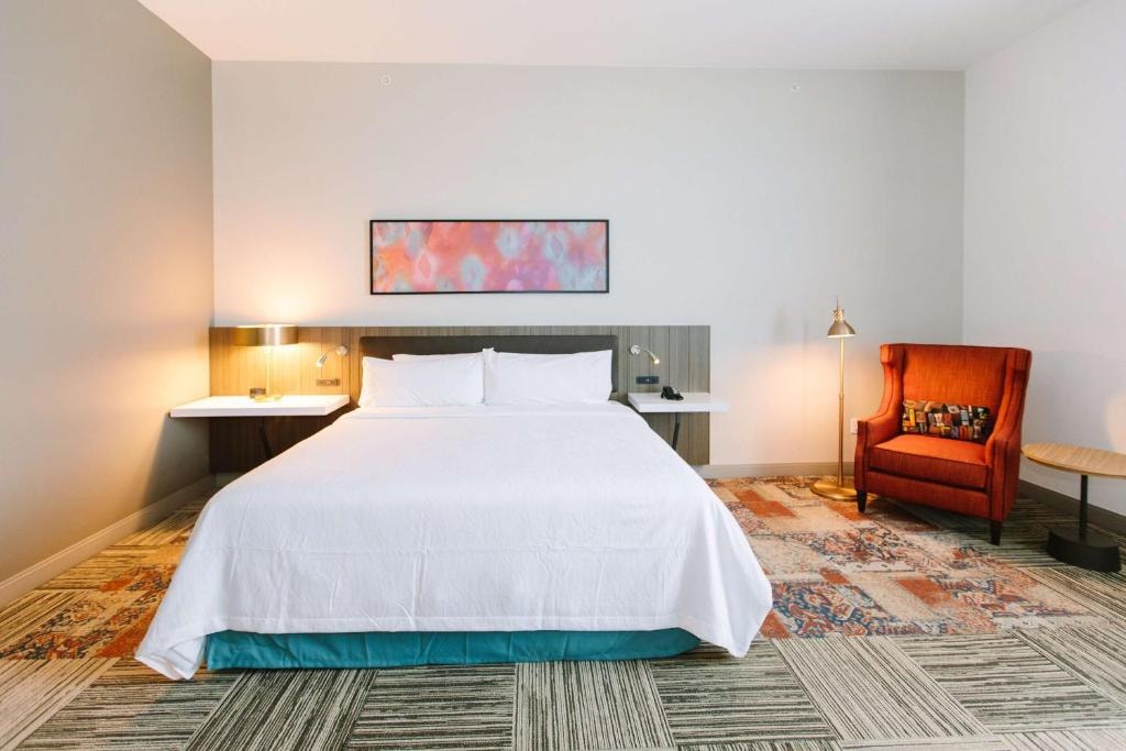 King Room Near Whole Foods Market ORL Luxury Bookings