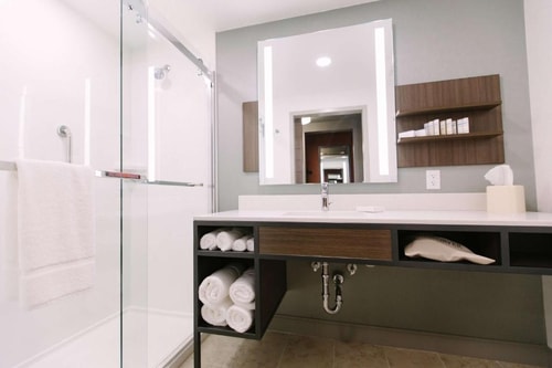 King Room Near Whole Foods Market ORL 3 Luxury Bookings