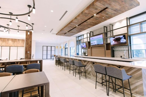 King Room Near Whole Foods Market ORL 10 Luxury Bookings