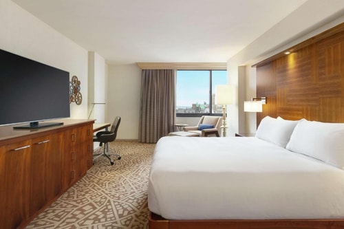 King Room Near AMC Empire 25 NYC 3 Luxury Bookings