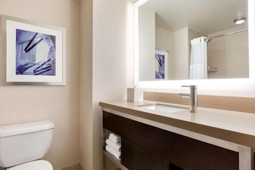 King Room Near AMC Empire 25 NYC 4 Luxury Bookings