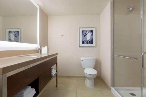 King Room Near AMC Empire 25 NYC 5 Luxury Bookings