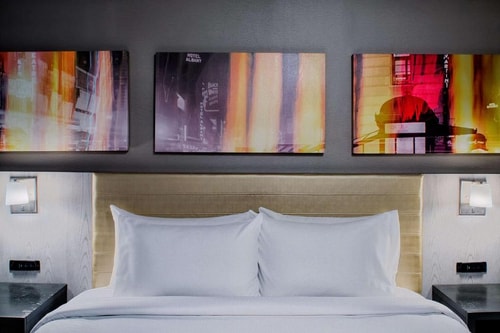 One King Bed Hearing Accessible Near Mercato NYC Luxury Bookings