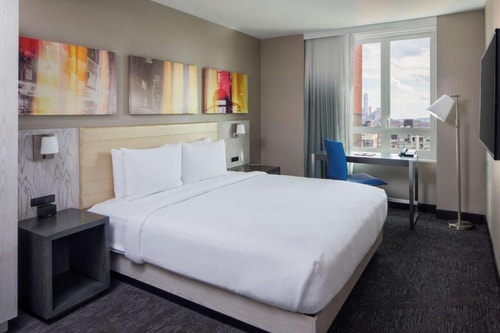 One King Bed Hearing Accessible Near Mercato NYC 1 Luxury Bookings