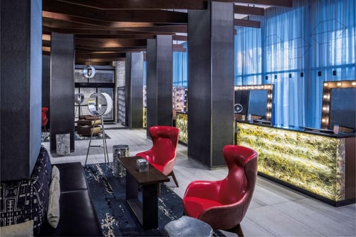 One King Bed Hearing Accessible Near Mercato NYC 8 Luxury Bookings