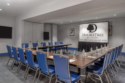 One King Bed Hearing Accessible Near Mercato NYC 12 Luxury Bookings