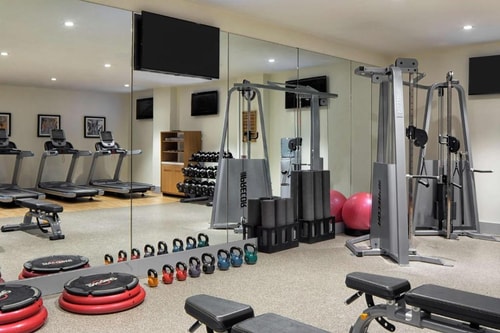 One King Bed Hearing Accessible Near Mercato NYC 13 Luxury Bookings