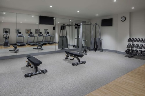 One King Bed Hearing Accessible Near Mercato NYC 14 Luxury Bookings