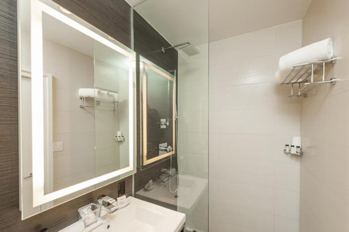 Superior Queen Room Near RPM Underground NYC 12 Luxury Bookings