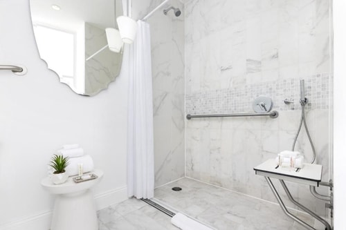 Queen Room Near BDDW NYC 3 Luxury Bookings