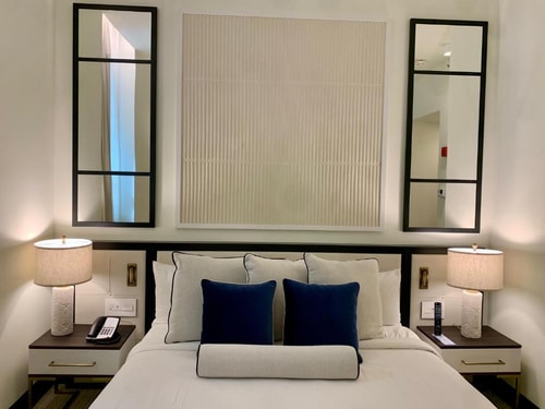Classic King Room Near Los Tacos NYC 2 Luxury Bookings