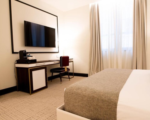 Classic King Room Near Los Tacos NYC 4 Luxury Bookings