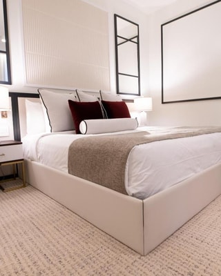 Classic King Room Near Los Tacos NYC 3 Luxury Bookings