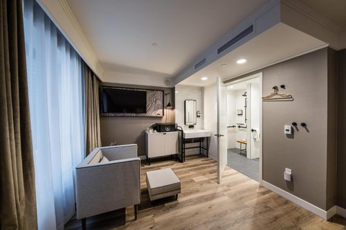 Classic Room Near Little Collins NYC 7 Luxury Bookings