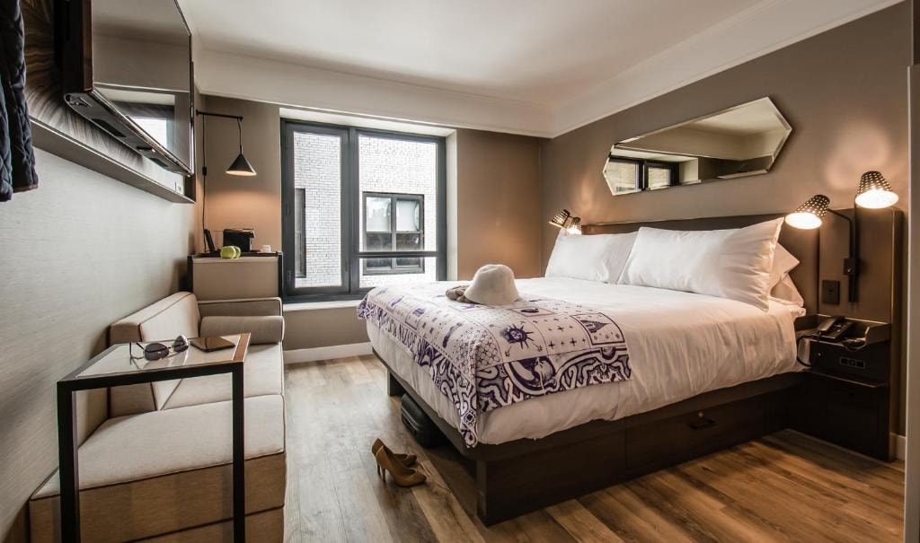 Classic Room Near Little Collins NYC Luxury Bookings