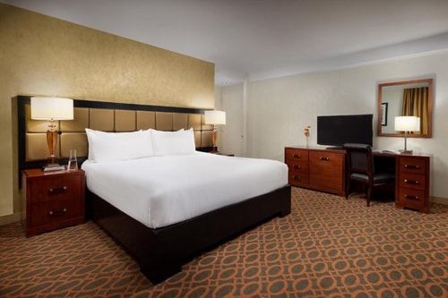 Standard Queen Room Near Bugis Street Resturnt NYC 5 Luxury Bookings