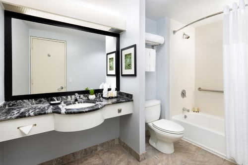 Standard Queen Room Near Bugis Street Resturnt NYC 7 Luxury Bookings