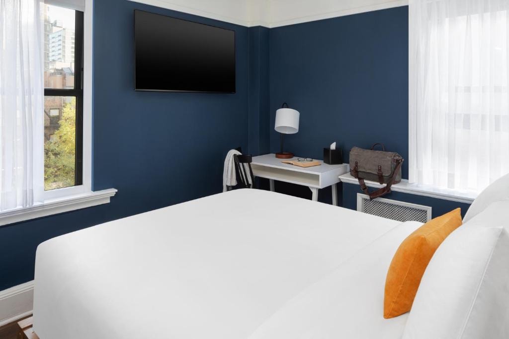 Premium Queen Room Near Old Navy NYC Luxury Bookings