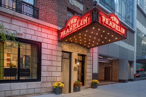 Premium Queen Room Near Old Navy NYC 13 Luxury Bookings