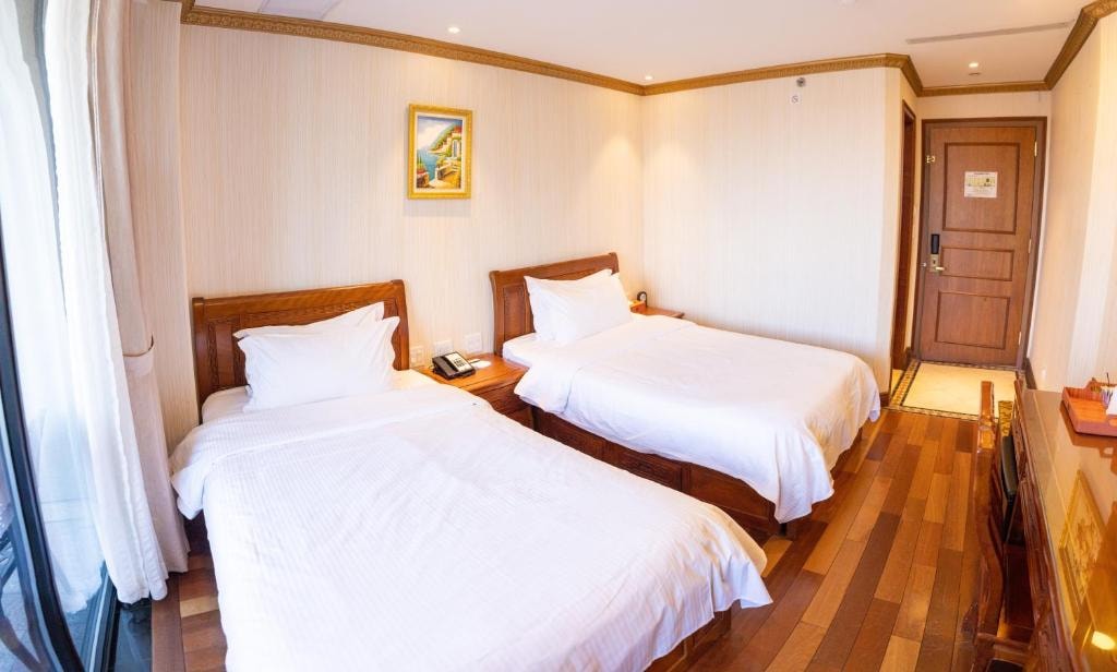 Double Room with Balcony Near Dudleys NYC Luxury Bookings