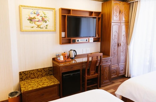 Double Room with Balcony Near Dudleys NYC 2 Luxury Bookings