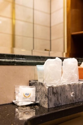 Double Room with Balcony Near Dudleys NYC 6 Luxury Bookings