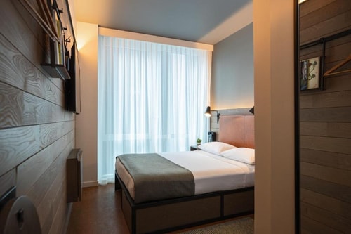 Queen Room Near Da Claudio NYC Luxury Bookings
