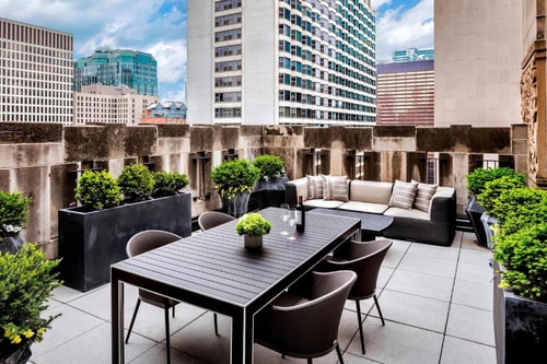 Guest Room Near Collars Co store CHI 11 Luxury Bookings