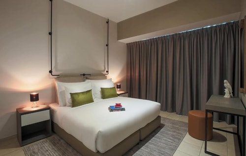 Deluxe One Bedroom In Marina By Luxury Bookings 0 Luxury Bookings
