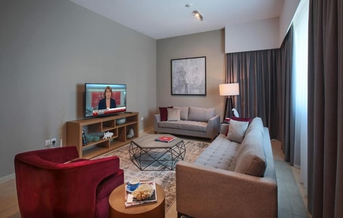 Deluxe One Bedroom In Marina By Luxury Bookings 2 Luxury Bookings