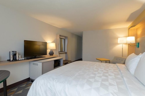 Standard Room Near Machine Gun America ORL Luxury Bookings