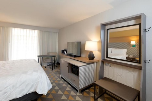 Standard Room Near Machine Gun America ORL 1 Luxury Bookings