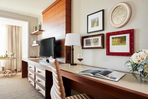 King Room Near Fannys Garden LEES 3 Luxury Bookings