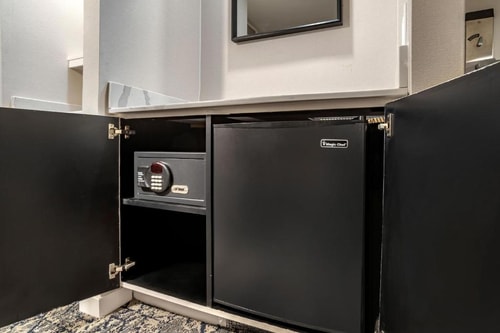 1 Bedroom Suite Near Harris Teeter Pharmacy WDC 6 Luxury Bookings