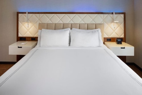 Standard King Room Near Amish Market East NYC 1 Luxury Bookings