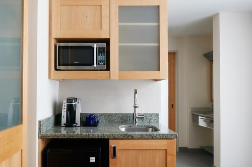 Standard Queen Room Near Liberty Park NYC 2 Luxury Bookings