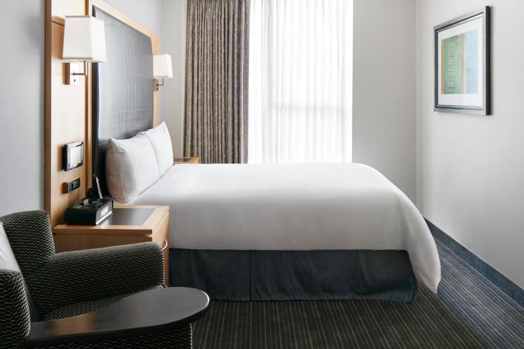 Standard Queen Room Near Liberty Park NYC Luxury Bookings