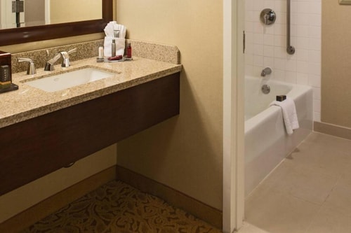 King Room Near Capital City Ink WDC 3 Luxury Bookings