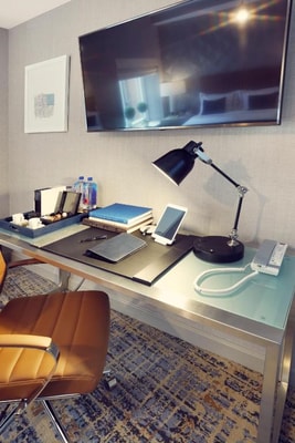 Deluxe Queen Room Near Optima Beauty Supply NYC 10 Luxury Bookings