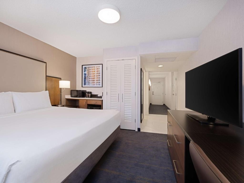 King Room Near Ballys Casino CHI Luxury Bookings