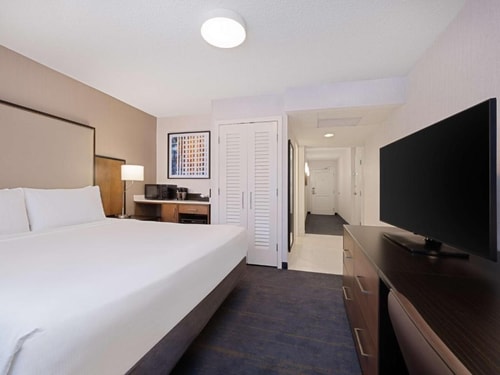 King Room Near Ballys Casino CHI Luxury Bookings