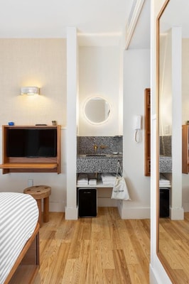 Standard Queen Room Near The Duchess NYC 2 Luxury Bookings