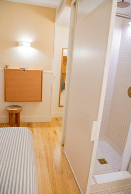 Standard Queen Room Near The Duchess NYC 5 Luxury Bookings