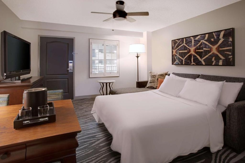 King Suite Near Florida Realtors ORL Luxury Bookings